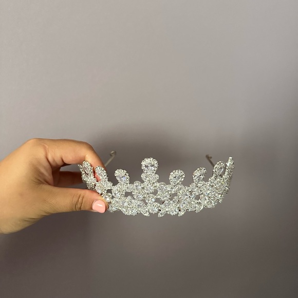 Cubic Zirconia Bridal Tiara / Headpiece/ Crown / Accessory / Wedding - Picture 7 of 8